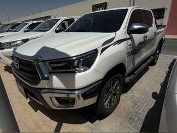 Toyota  Hilux  SR5  2024  Automatic  100,000 Km  4 Cylinder  Four Wheel Drive (4WD)  Pick Up  White