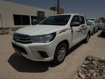 Toyota  Hilux  SR5  2025  Automatic  1,000 Km  4 Cylinder  Four Wheel Drive (4WD)  Pick Up  White  With Warranty