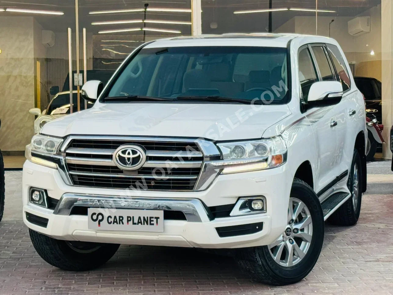 Toyota Land Cruiser GXR 2019 Automatic 291,000 Km 8 Cylinder Four Wheel Drive (4WD) SUV White