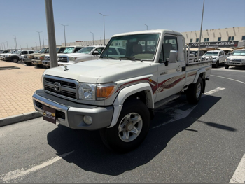 Toyota  Land Cruiser  LX  2007  Manual  500,000 Km  6 Cylinder  Four Wheel Drive (4WD)  Pick Up  White