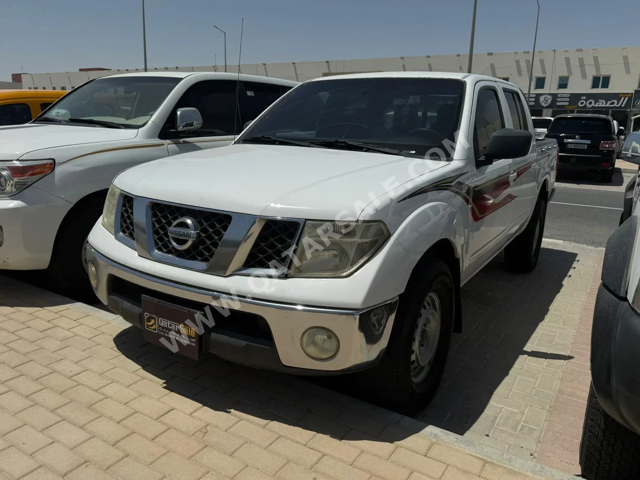 نيسان نافارا أس اي 2013 عادي 130,000 كم 4 سلندر دفع خلفي بيكب أبيض