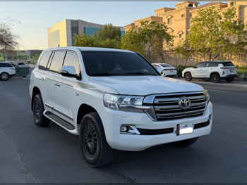 Toyota  Land Cruiser  VXR  2016  Automatic  315,000 Km  8 Cylinder  Four Wheel Drive (4WD)  SUV  White