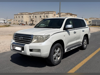 Toyota  Land Cruiser  VXR  2011  Automatic  540,000 Km  8 Cylinder  Four Wheel Drive (4WD)  SUV  White