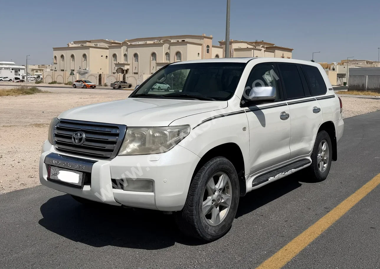 Toyota  Land Cruiser  VXR  2011  Automatic  540,000 Km  8 Cylinder  Four Wheel Drive (4WD)  SUV  White