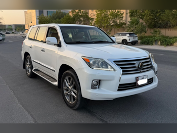 Lexus LX 570 2013 Automatic 300,000 Km 8 Cylinder Four Wheel Drive (4WD) SUV White
