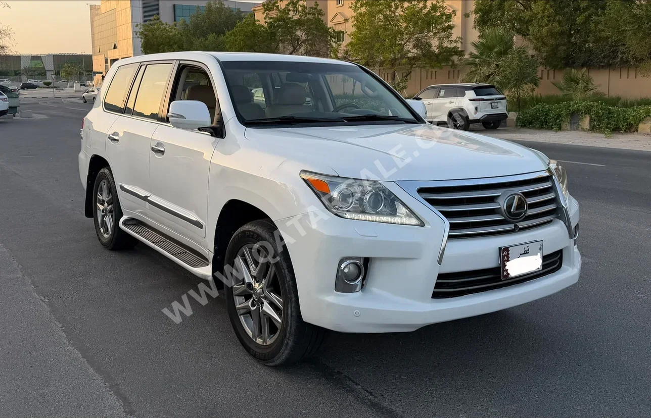 Lexus  LX  570  2013  Automatic  300,000 Km  8 Cylinder  Four Wheel Drive (4WD)  SUV  White