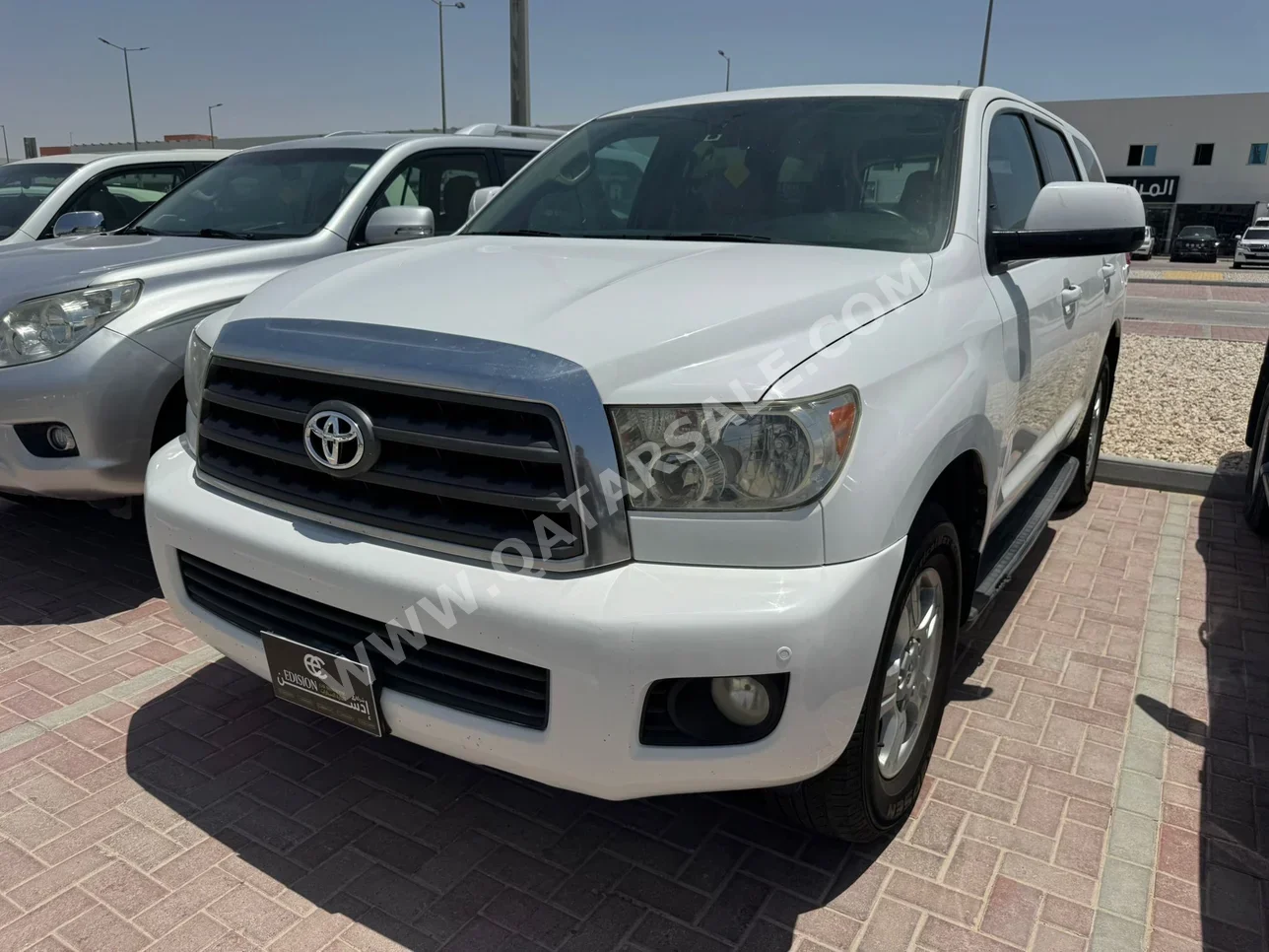 Toyota  Sequoia  SR5  2015  Automatic  370,000 Km  8 Cylinder  Four Wheel Drive (4WD)  SUV  White