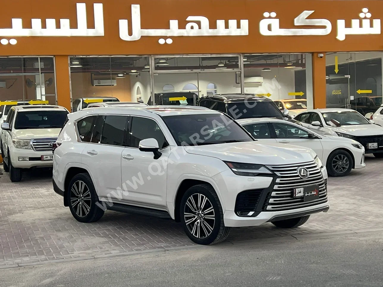 لكزس ال اكس 600 لكجري 2025 اوتوماتيك 7,000 كم 6 سلندر دفع رباعي اس يو في أبيض تحت الضمان