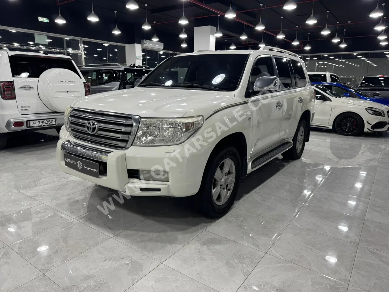 Toyota  Land Cruiser  VXR  2011  Automatic  406,000 Km  8 Cylinder  Four Wheel Drive (4WD)  SUV  White