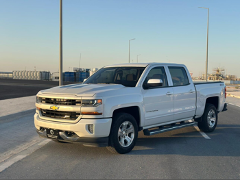Chevrolet  Silverado  LT  2016  Automatic  176,000 Km  8 Cylinder  Four Wheel Drive (4WD)  Pick Up  White