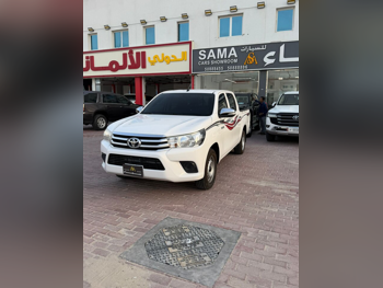 تويوتا هاي لوكس 2017 عادي 170,000 كم 4 سلندر دفع رباعي بيكب أبيض