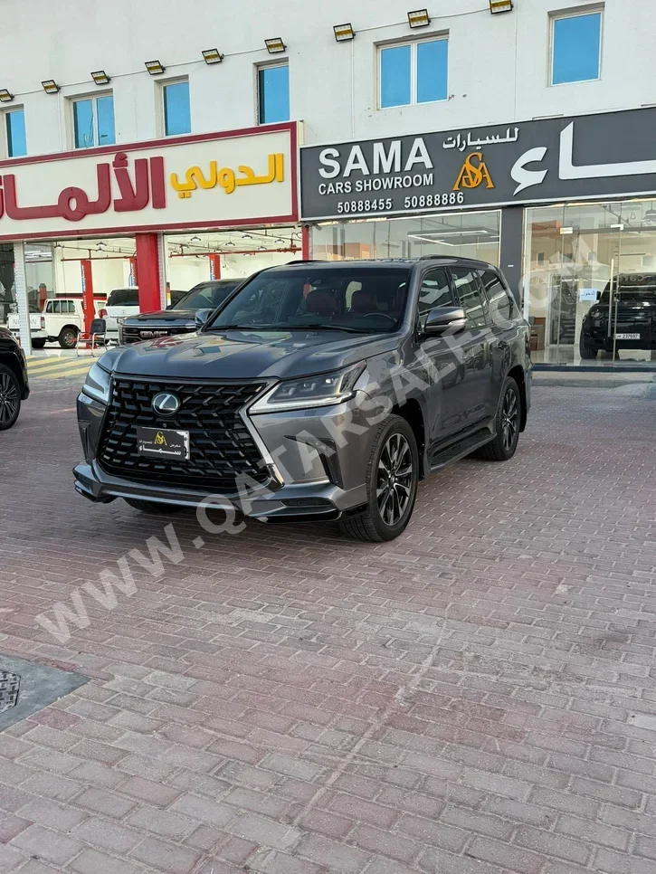 لكزس ال اكس 570 اس بلاك ايديشن 2018 اوتوماتيك 220,000 كم 8 سلندر دفع رباعي اس يو في رمادي