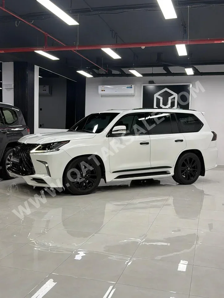Lexus LX 570 2016 Automatic 180,000 Km 8 Cylinder Four Wheel Drive (4WD) SUV White