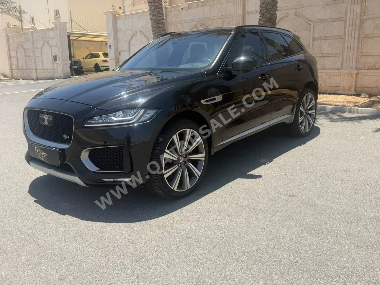 جاكوار اف - بيس أس 2019 اوتوماتيك 109,000 كم 6 سلندر دفع رباعي اس يو في أسود