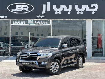 تويوتا  لاند كروزر  جي اكس ار  2019  اوتوماتيك  115,000 كم  6 سلندر  دفع رباعي  اس يو في  رمادي