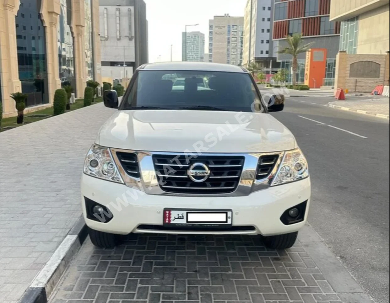 نيسان باترول 2019 عادي 142,000 كم 6 سلندر دفع رباعي اس يو في أبيض
