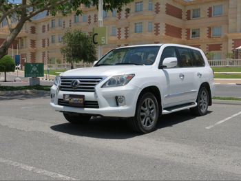 Lexus LX 570 2013 Automatic 327,000 Km 8 Cylinder Four Wheel Drive (4WD) SUV White