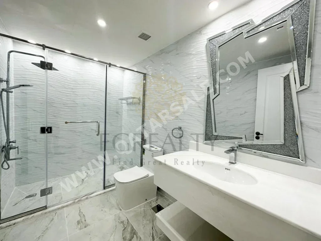 Townhouse - Semi Furnished - Doha - The Pearl - 4 Bedrooms
