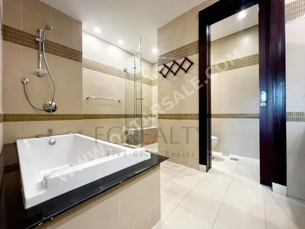 Townhouse  - Fully Furnished  - Doha  - The Pearl  - 2 Bedrooms