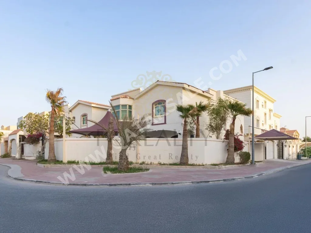 Family Residential - Not Furnished - Doha - Nuaija - 5 Bedrooms