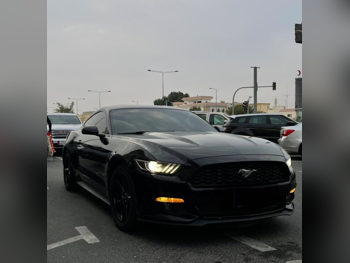 فورد موستانغ 2015 اوتوماتيك 150,000 كم 6 سلندر دفع خلفي كوبيه \ سبورت أسود