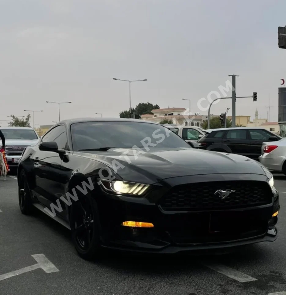 فورد موستانغ 2015 اوتوماتيك 150,000 كم 6 سلندر دفع خلفي كوبيه \ سبورت أسود