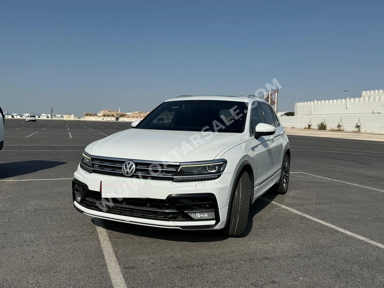 Volkswagen Tiguan R-Line 2017 Automatic 135,000 Km 4 Cylinder All Wheel Drive (AWD) SUV White