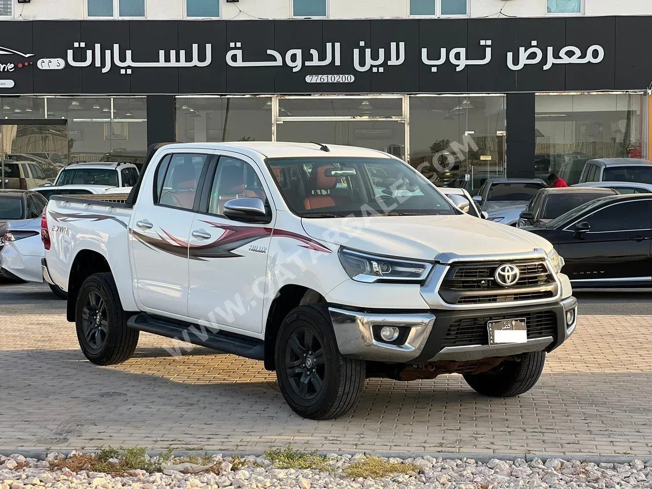 تويوتا هاي لوكس 2023 اوتوماتيك 107,000 كم 4 سلندر دفع رباعي بيكب أبيض