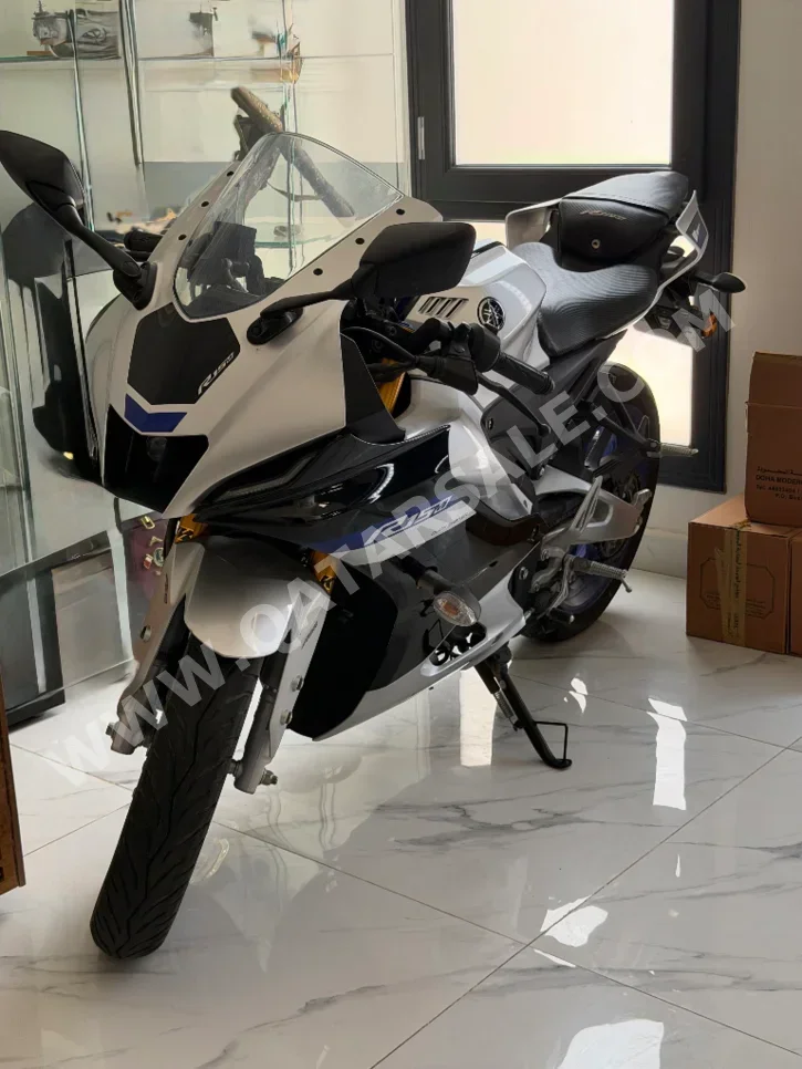 Yamaha  R1 -  2023 - Color Silver