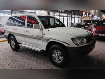 Toyota  Land Cruiser  GXR  2002  Automatic  366,000 Km  6 Cylinder  Four Wheel Drive (4WD)  SUV  White