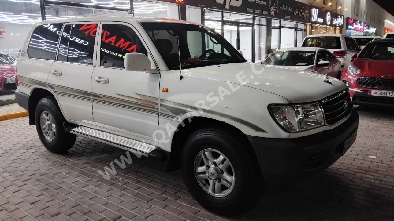 Toyota Land Cruiser GXR 2002 Automatic 366,000 Km 6 Cylinder Four Wheel Drive (4WD) SUV White