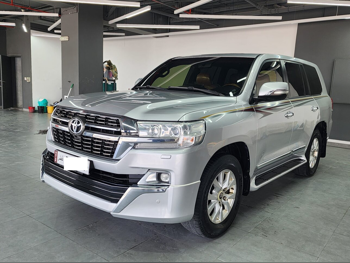 Toyota  Land Cruiser  GXR  2018  Automatic  300,000 Km  6 Cylinder  Four Wheel Drive (4WD)  SUV  Silver