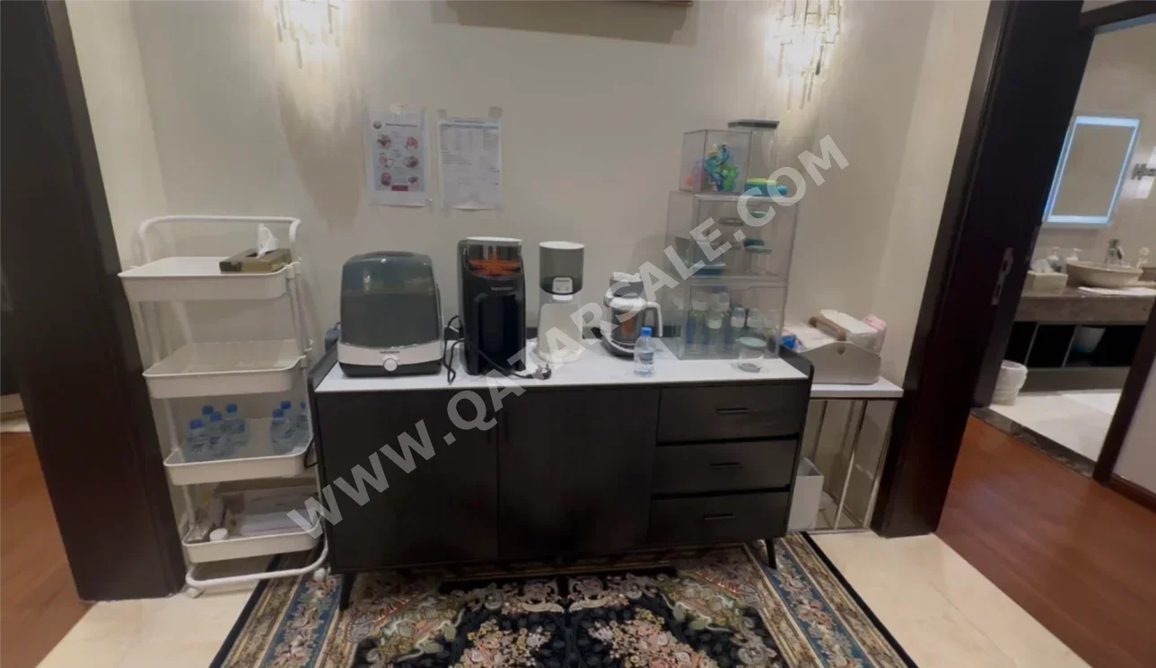 الطاولات والخزائن الجانبية طاولة متعددة الاستخدامات - متعدد الألوان