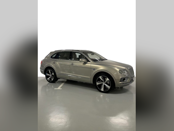 Bentley  Bentayga  First Edition  2017  Automatic  113,000 Km  12 Cylinder  Four Wheel Drive (4WD)  SUV  Silver