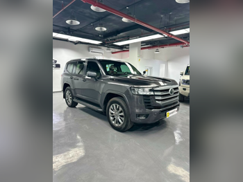 Toyota  Land Cruiser  GXR Twin Turbo  2022  Automatic  185,000 Km  6 Cylinder  Four Wheel Drive (4WD)  SUV  Gray
