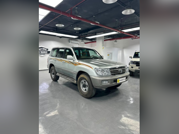 Toyota  Land Cruiser  VXR  2006  Manual  122,000 Km  8 Cylinder  Four Wheel Drive (4WD)  SUV  Gray