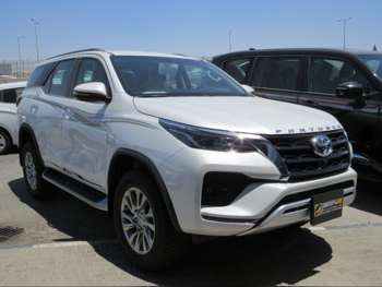 Toyota Fortuner SR5 2026 Automatic 0 Km 6 Cylinder Four Wheel Drive (4WD) SUV White With Warranty