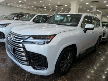 Lexus LX 600 Luxury 2026 Automatic 0 Km 6 Cylinder Four Wheel Drive (4WD) SUV White With Warranty