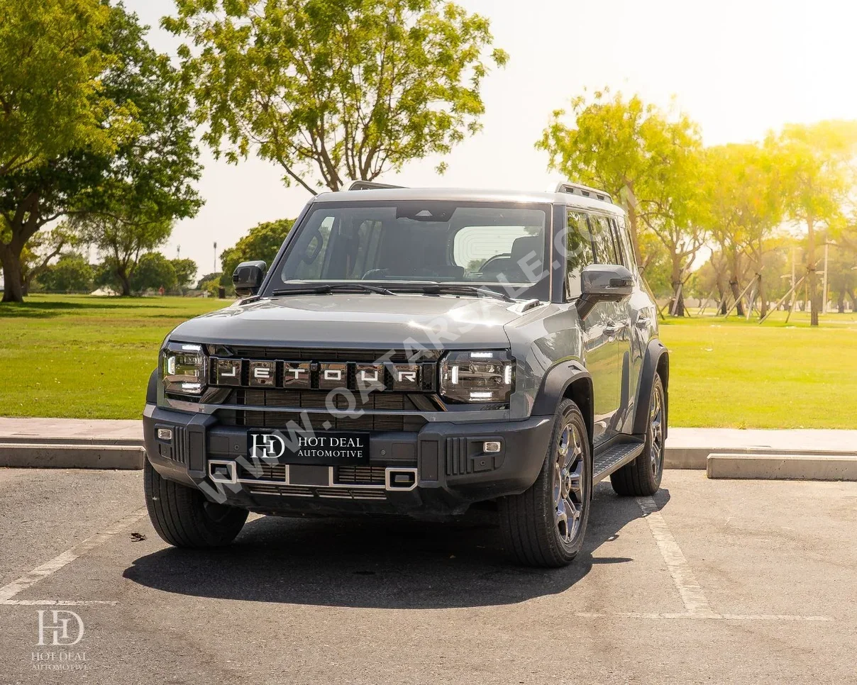 Jetour T2 Luxury 2025 Automatic 42,000 Km 4 Cylinder All Wheel Drive (AWD) SUV Gray With Warranty