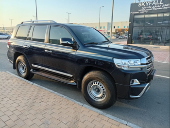 Toyota  Land Cruiser  VXS  2016  Automatic  239,000 Km  8 Cylinder  Four Wheel Drive (4WD)  SUV  Dark Blue