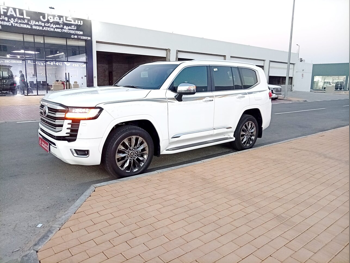 Toyota  Land Cruiser  VXR Twin Turbo  2025  Automatic  30,000 Km  6 Cylinder  Four Wheel Drive (4WD)  SUV  White  With Warranty
