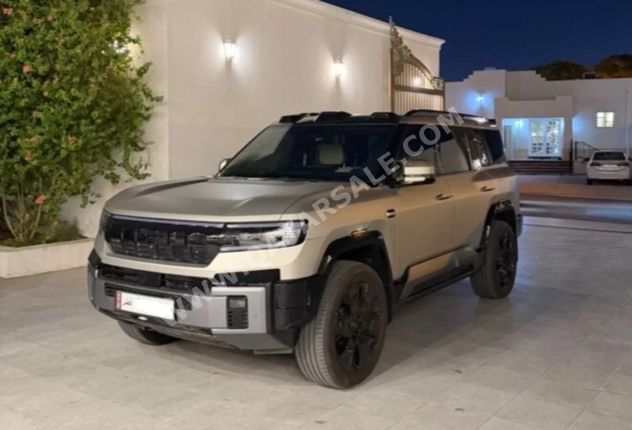 بي واي دي ليوبارد 8 فلاك شب 2025 اوتوماتيك 20,000 كم 4 سلندر دفع رباعي اس يو في ذهبي تحت الضمان
