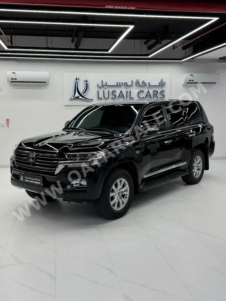 Toyota Land Cruiser VXR Black Edition 2017 Automatic 294,000 Km 8 Cylinder Four Wheel Drive (4WD) SUV Black