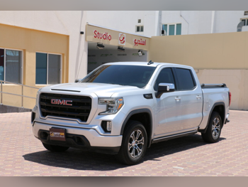GMC Sierra Elevation 2019 Automatic 216,000 Km 8 Cylinder Four Wheel Drive (4WD) Pick Up Silver