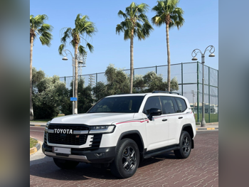 Toyota  Land Cruiser  GR Sport Twin Turbo  2022  Automatic  100,000 Km  6 Cylinder  Four Wheel Drive (4WD)  SUV  White
