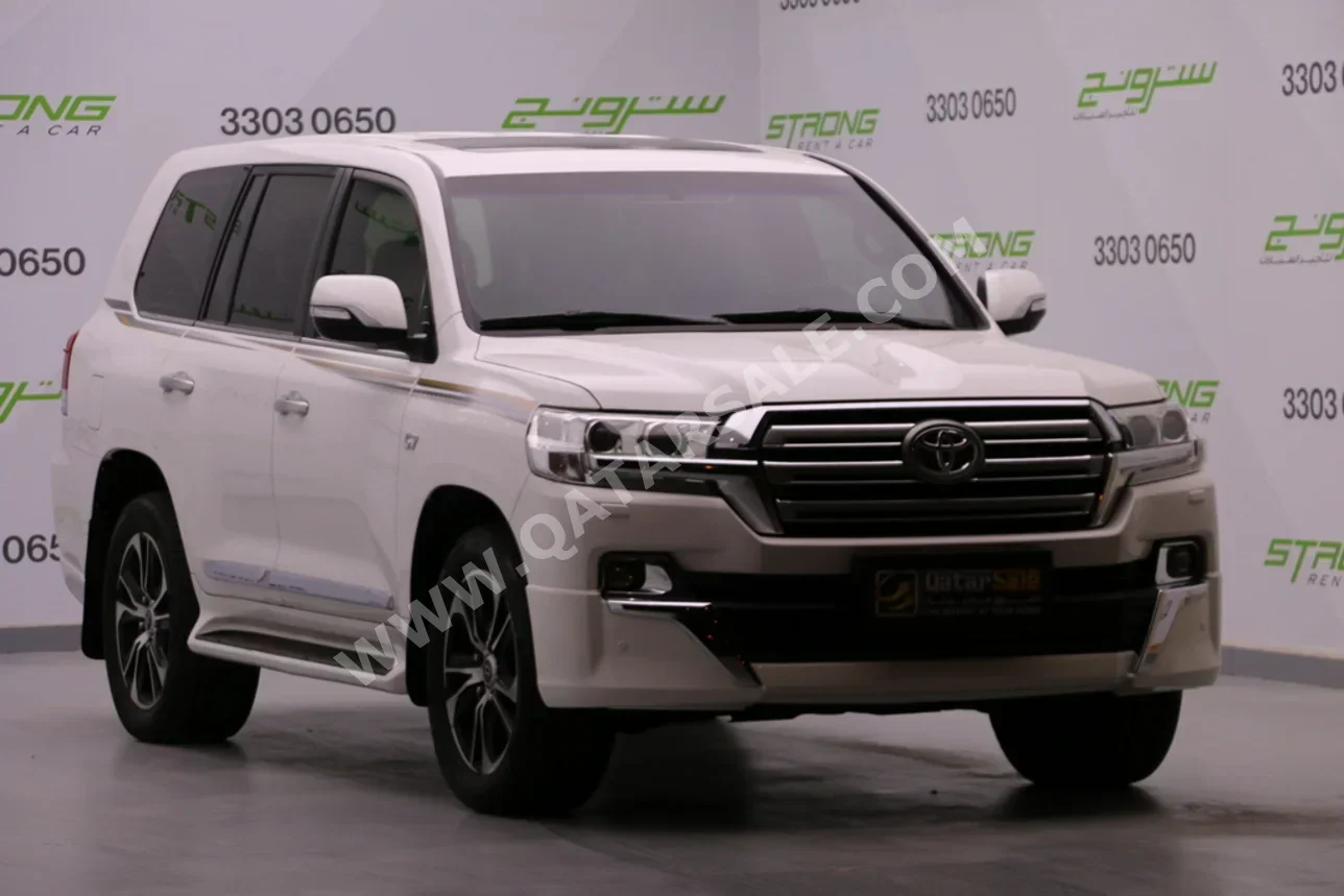 Toyota  Land Cruiser  VXR  2018  Automatic  208,000 Km  8 Cylinder  Four Wheel Drive (4WD)  SUV  White