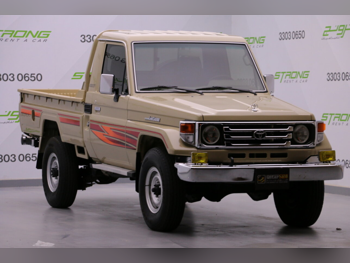 Toyota Land Cruiser LX 2001 Manual 200,000 Km 6 Cylinder Four Wheel Drive (4WD) Pick Up Beige