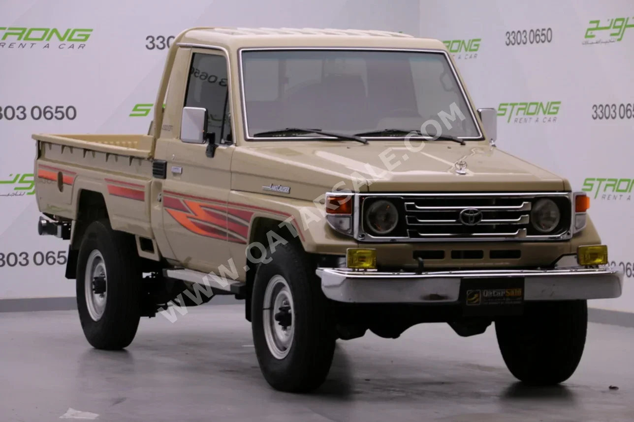 Toyota Land Cruiser LX 2001 Manual 200,000 Km 6 Cylinder Four Wheel Drive (4WD) Pick Up Beige