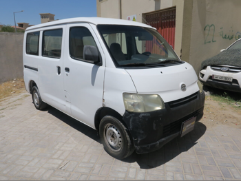 Daihatsu Gran Max 2015 Automatic 350,000 Km 4 Cylinder Front Wheel Drive (FWD) Van / Bus White