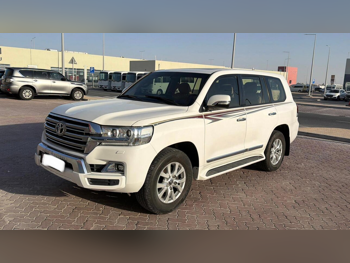 Toyota  Land Cruiser  GXR  2018  Automatic  230,000 Km  8 Cylinder  Four Wheel Drive (4WD)  SUV  White
